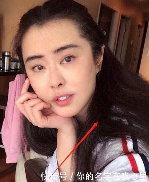 51岁王祖贤晒近照嫩如少女,一头浓密黑发碾压