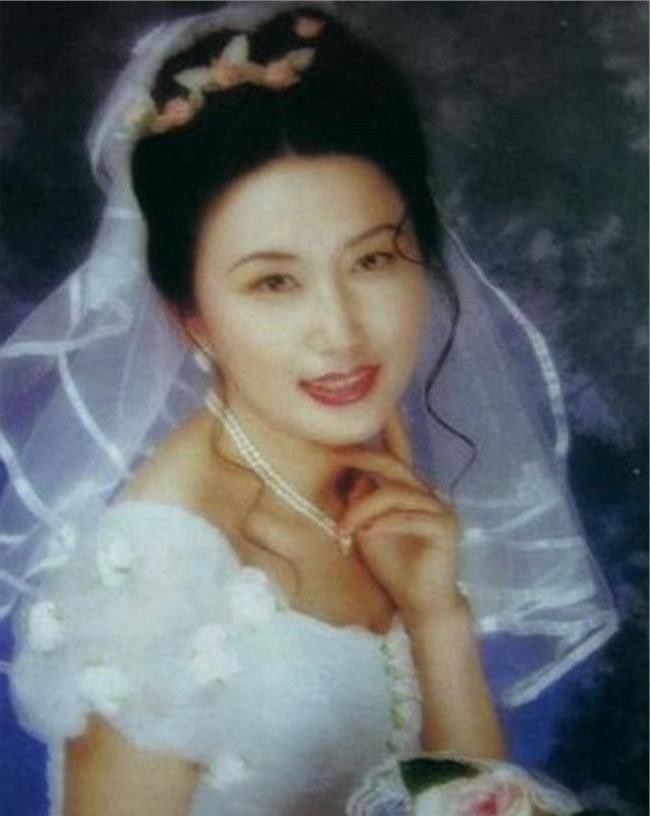 毛新宇与第一任妻子郝明莉珍贵照片,年轻美丽