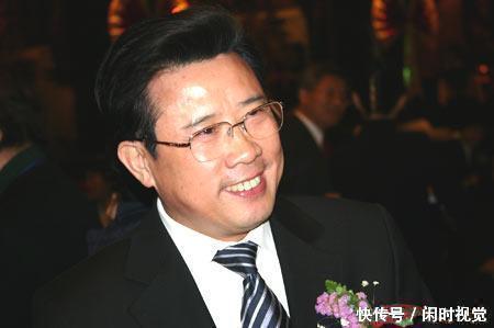 他是差点成为老师的中国首富,把挖掘机卖到全世界身价超过700亿