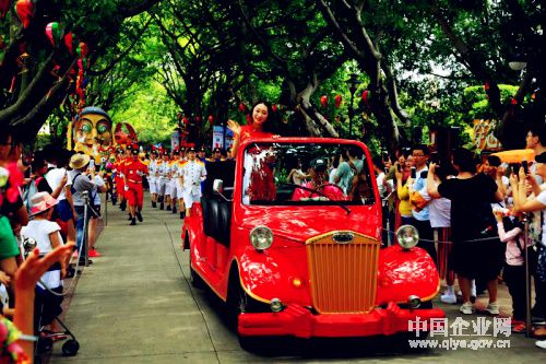 \"五一\"首日,深圳世界之窗有3万游客体验俄罗斯风情之旅