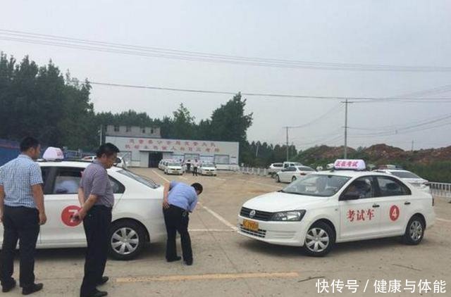 一考生在科三考试, 刚上车就听到语音报成绩不