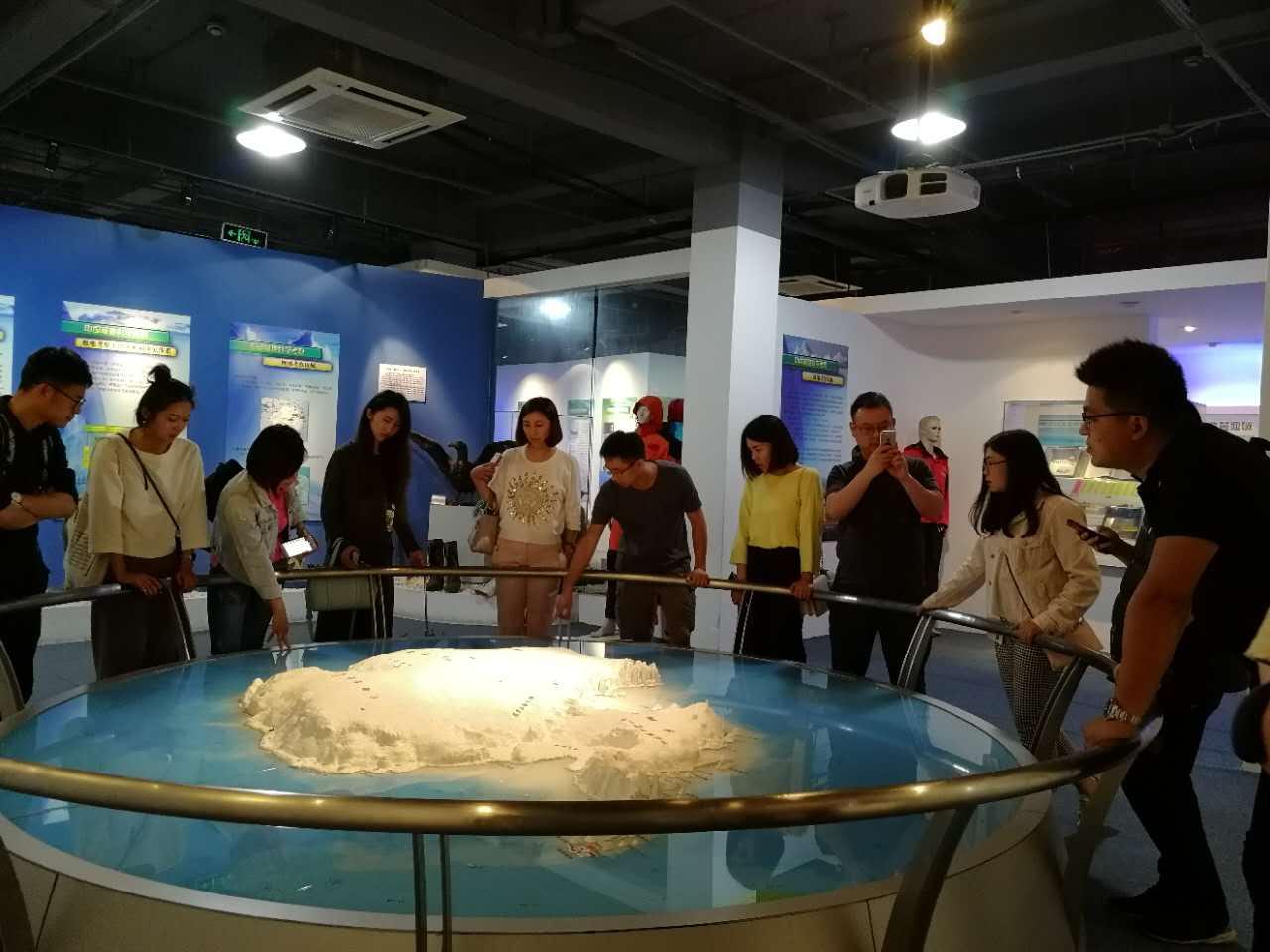 老虎游应邀参观中国极地研究中心