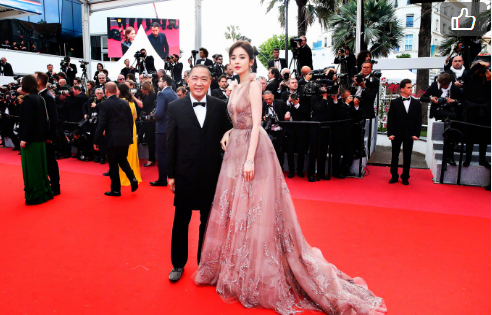 古力娜扎夏纳走红毯,气质形象俱佳,网友:难怪看