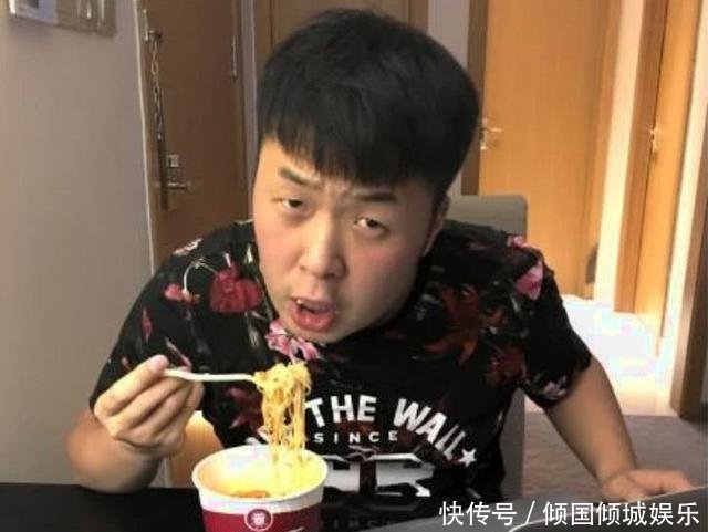 杜海涛微博晒午餐,餐盒却亮了,网友:无形炫富呀