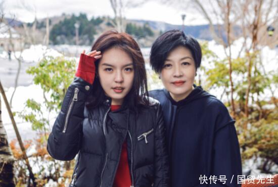 主持人李咏16岁女儿近照曝光 清纯漂亮身材好