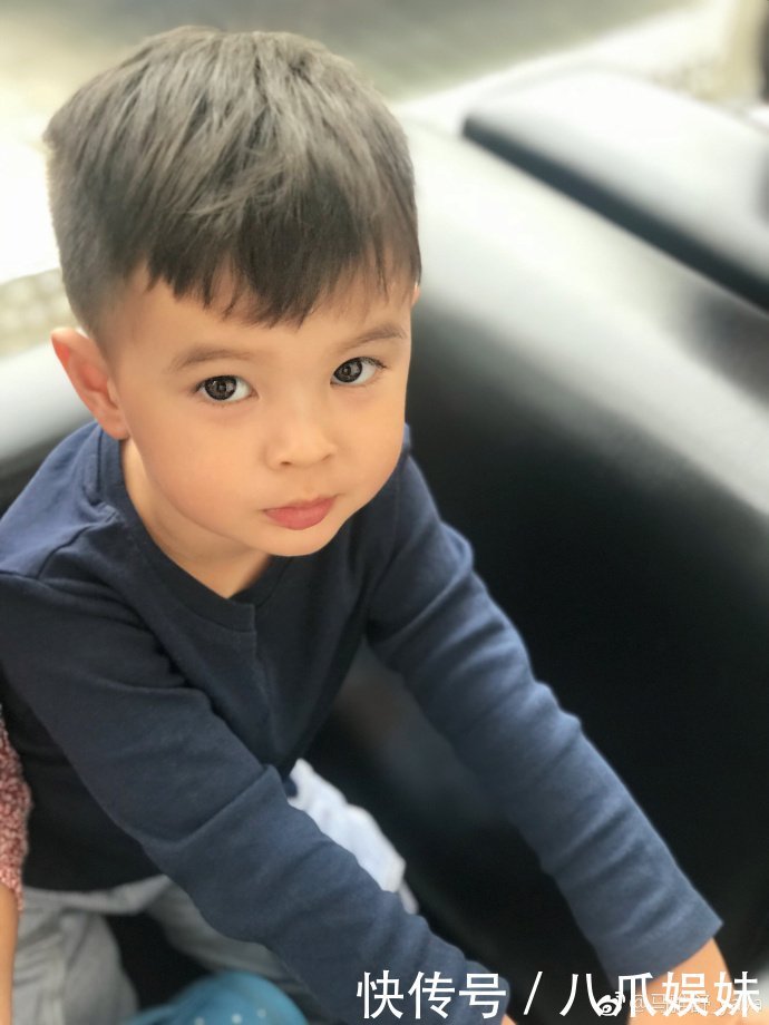 马雅舒晒一双混血儿女近照,大眼激萌颜值超高