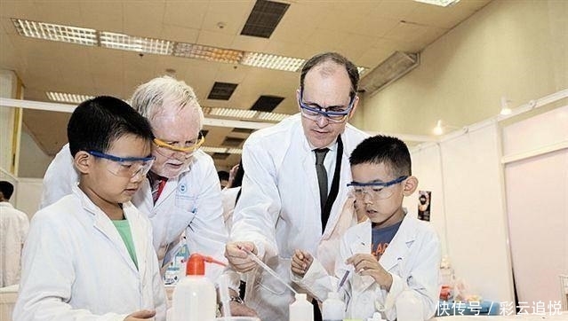 科学研究证实:这个点上床睡觉的孩子,学习成绩常排班级前3名 pt电子游艺平台