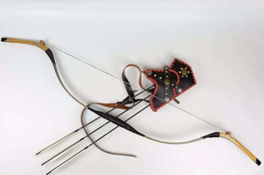 传统弓箭制作师张利|身着汉服弯弓射箭,把爱好做到极致是怎样一番体验?