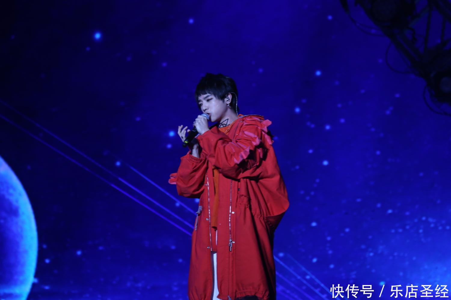 《烟火里的尘埃》一个人听容易流泪的一首歌