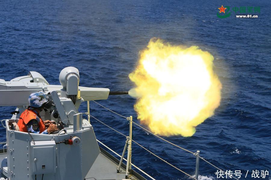 中国海军开赴南海试验新武器,百忙之中打爆敌