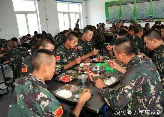 特种兵不仅做事效率高,吃饭速度也不是一般人