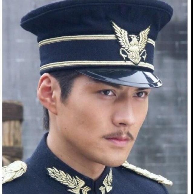 严宽是怎么表现悲催男二号这个角色的,无论是《最后的格格》中的方