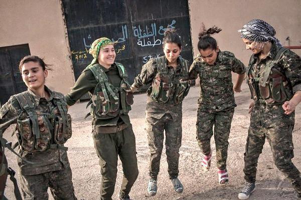 真实的叙利亚库尔德女战士,为了"理想和信仰",勇敢对抗isis