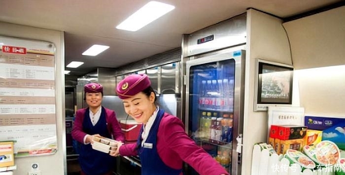 印度小哥第一次坐中国高铁,就说出来2个缺点,