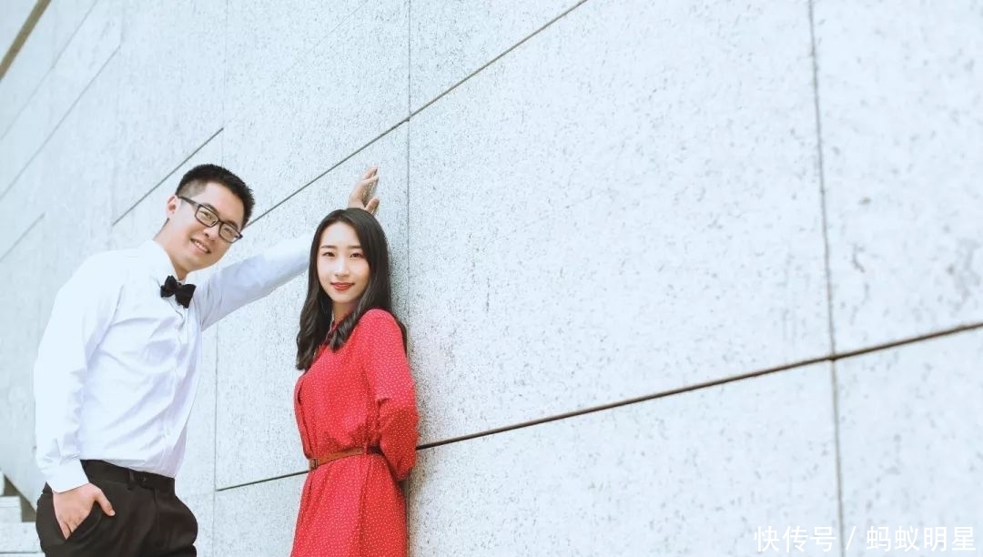 现在和爱人一起生活吗