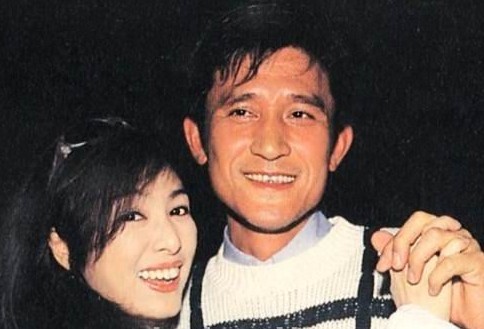 成龙曾为追她写情书买豪车一掷千金，却被无情拒绝，现在63岁的她美若天仙