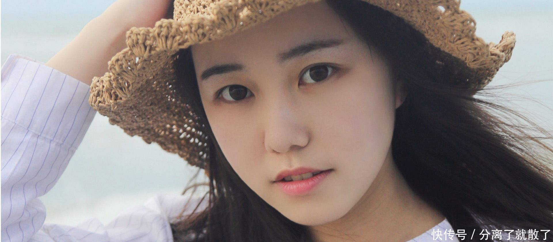 异性之间,女人一旦动了情,就藏不住这5个小举动!