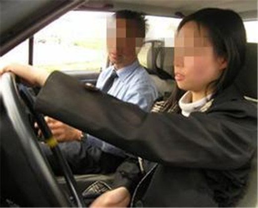 40岁女子为过科目3,与男教练发生关系,教练:都是她提出来的!