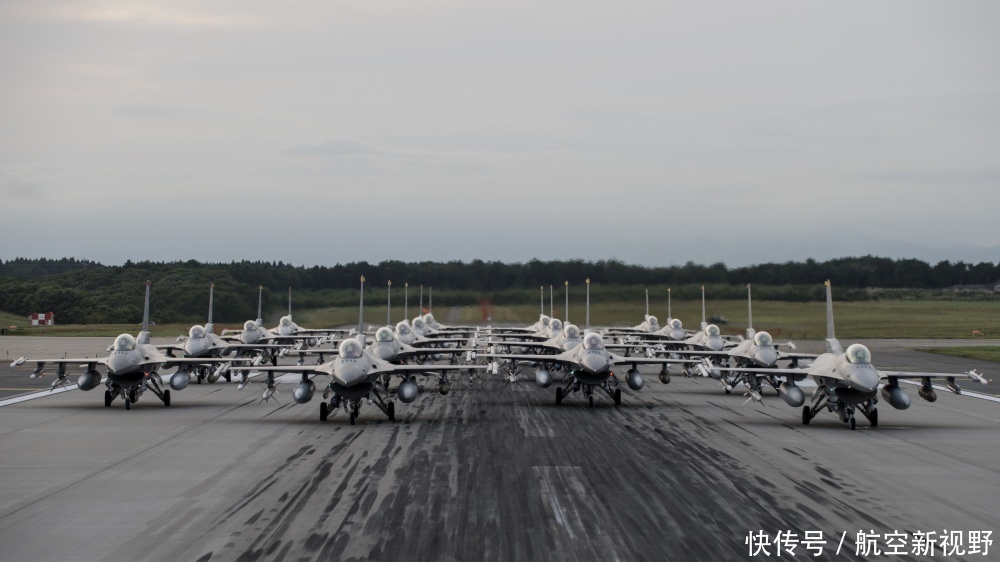 歼20正式服役 驻日美空军指挥官称F16寿命12