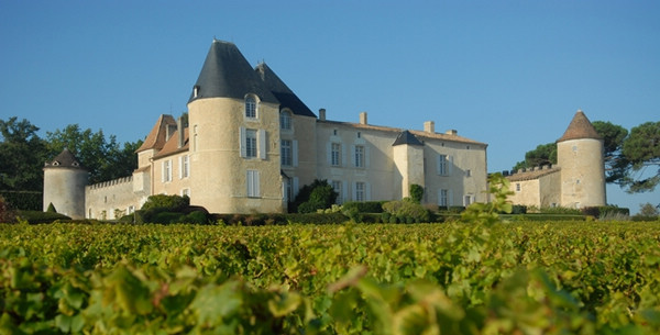 庄园介绍 伊甘酒庄,(chateau d"yquem),又称吕萨吕斯酒堡,或称滴金