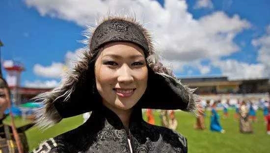 中蒙边境:大量外蒙古美女涌进中国,她们在中国