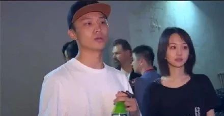 太会玩！郑爽前脚还在跟胡彦斌见面，今天就有了新男友