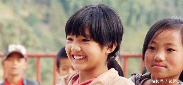 她是变形计农村女孩,城市哥哥每年带她到城里