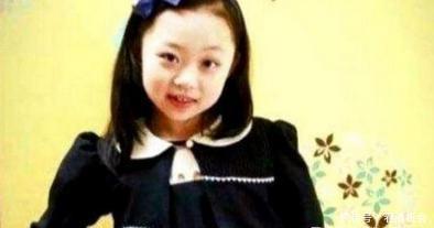 金喜善的女儿已经长大了,与小时候的相片比较