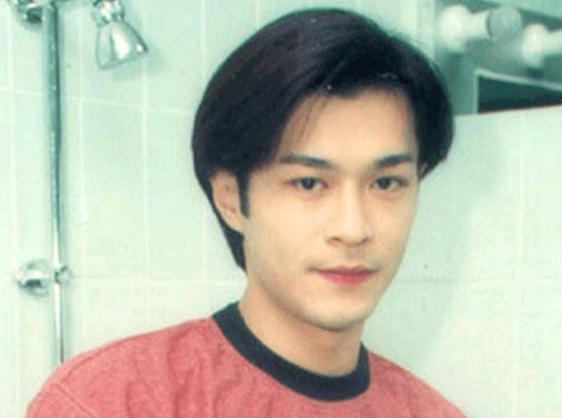 低估他们的颜值?星爷年轻时是真帅,张卫健古天