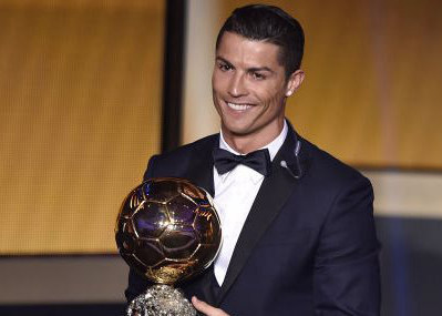 女友和母亲之间 孝子C罗还是选了妈