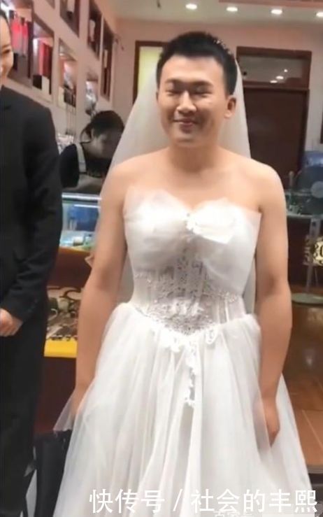 穿婚纱的女友_鞠婧祎穿婚纱的照片