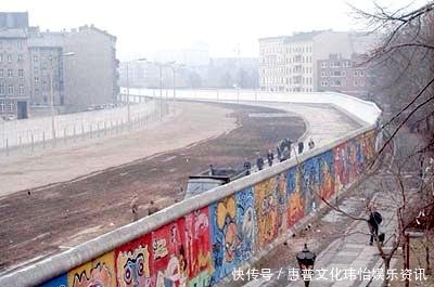 柏林墙及其上方的条状空域属于东德的领土领空