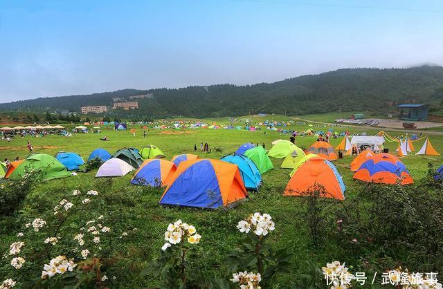 罗志祥、迪丽热巴、王迅现身重庆武隆,是旅游