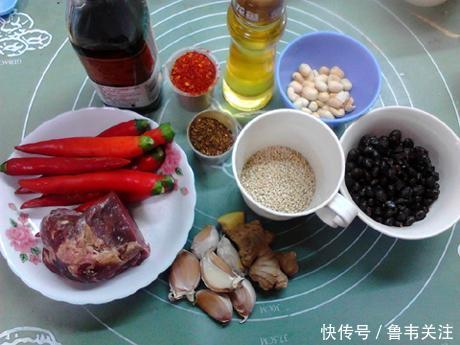 自制香辣牛肉酱方法简单 t01cabfcaf7fde3fa28.jpg