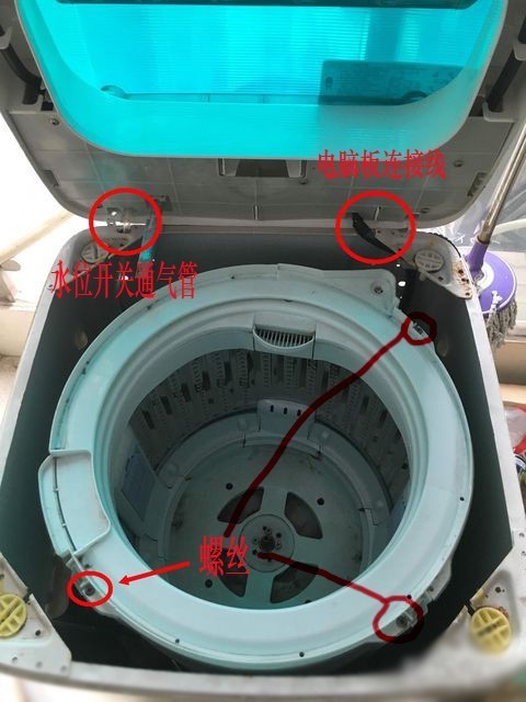 衣服掉到洗衣机甩干桶缝里怎么办_360问答