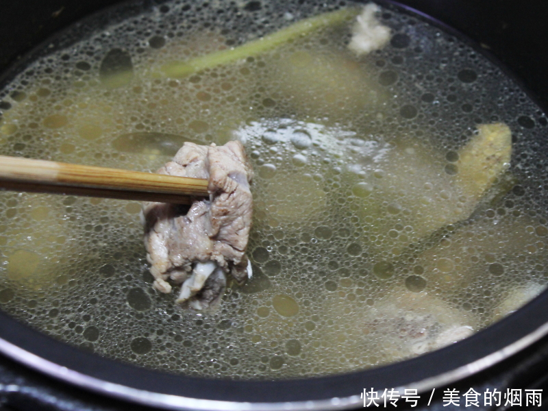 什么菜煮排骨汤 t01cbc2a388379f44e3.jpg