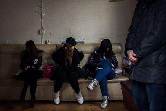 农村老人常说“吃自得、穿二八，赌一半、嫖白瞎”，有道理吗？