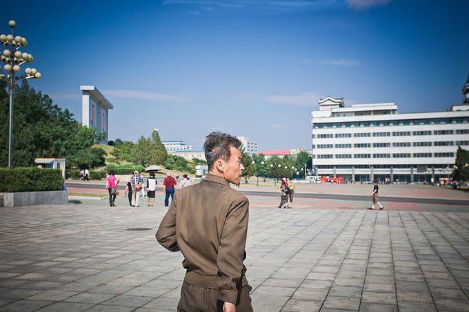 朝鲜街头新发现,女人很少披肩发,男人没有扎小