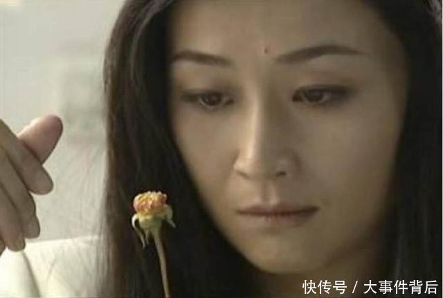 冷漠的继父去世了,整理遗物发现了日记本,看完