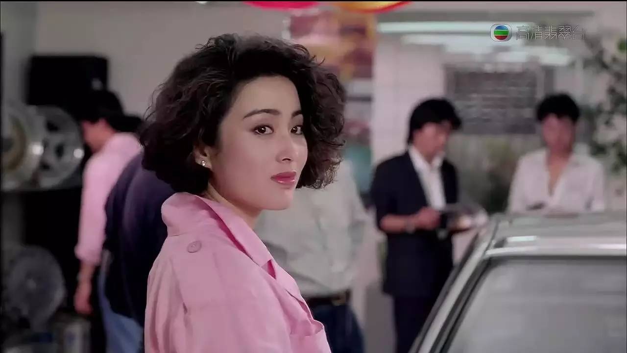 《精装追女仔3狼之一族》里,她美得明艳动人.