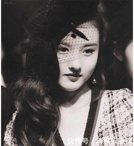 娱乐圈中女星的黑白照片:baby性感,李沁霸气,赵