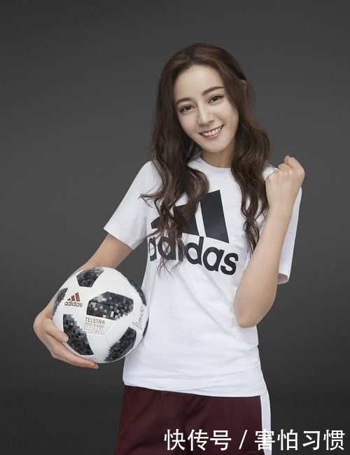 网友:天生眼皮宽的人多了 迪丽热巴双眼皮像割