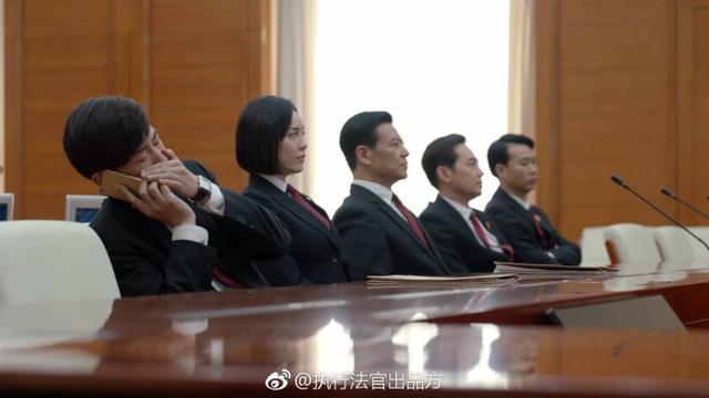 吕佳容华丽逆袭，《执行利剑》收视碾压暑期档！全方位收获好口碑