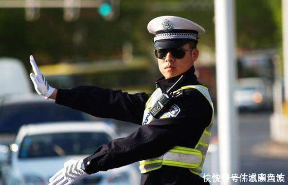 误闯红灯千万不要倒退,交警给你支一招,扣6分可以变成罚50元 百家乐app下载