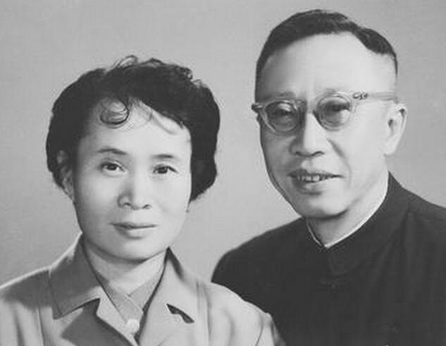 溥仪游览西湖,他向李淑贤揭示了三潭印月一个不为人知的秘密!