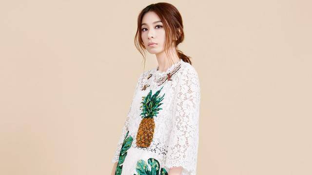 儿媳坐月子,却不准我进屋照顾,偷溜进去后,我尖叫三声差点晕了