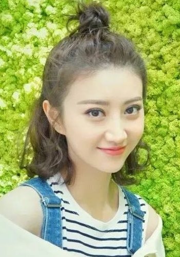 现在流行萌萌的羊毛卷刘海是啥样的?_360问答