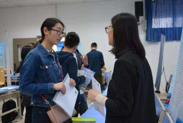 工厂老板哭了, 涨工资都招不到人, 一位打工妹说