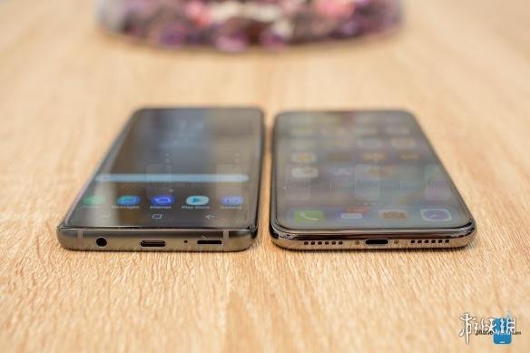 三星重磅旗舰S9同框对比iPhoneX真机 谁的颜