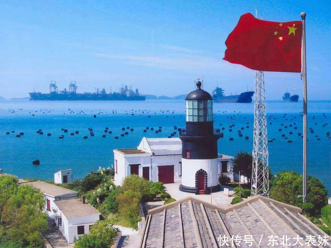 蓝色的荧光海滩 美的一发不可收拾 原因至今未